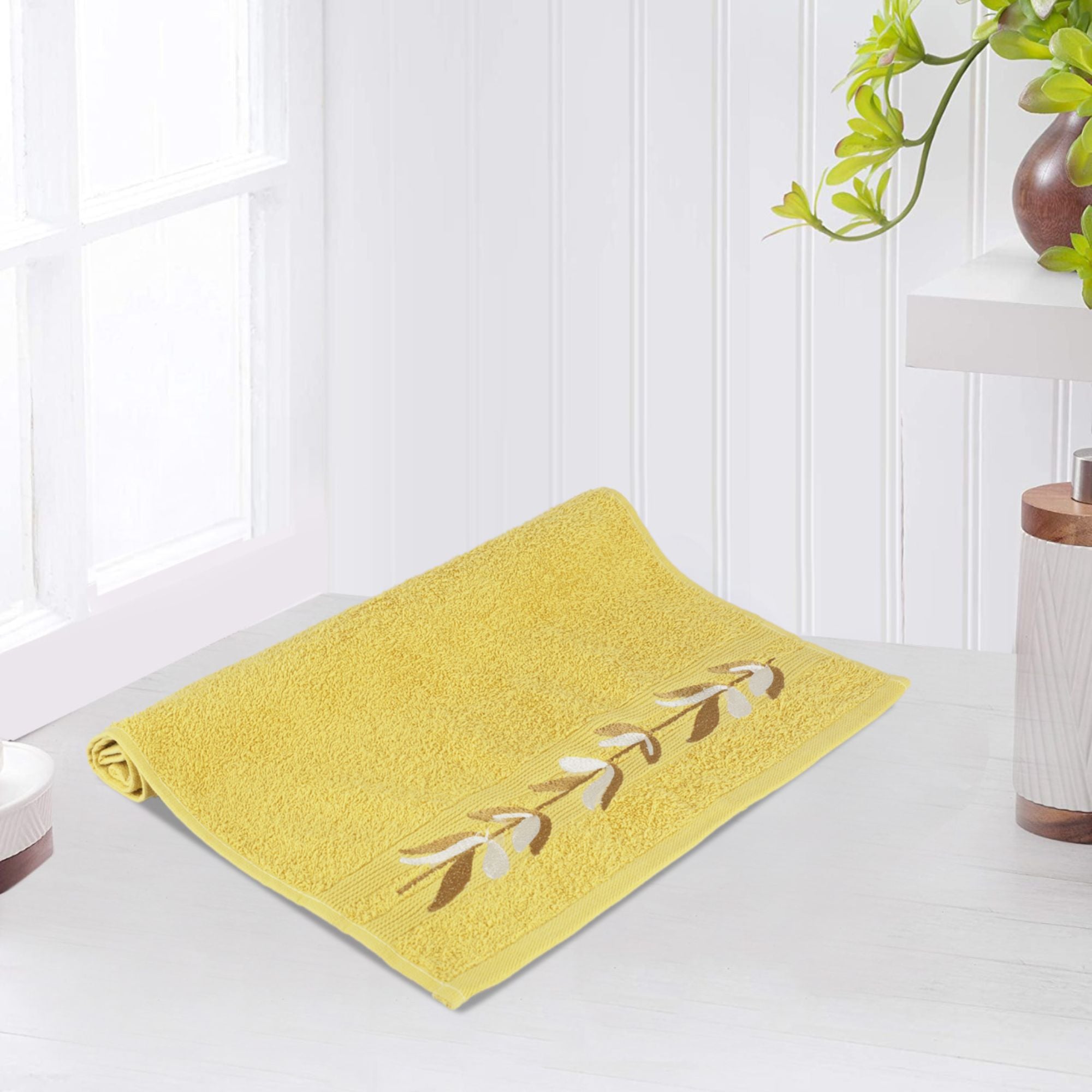 Embroidered Hand Towel (Leaf Mustard)