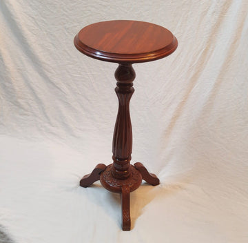 Antique Design Side Table (Walnut Texture)