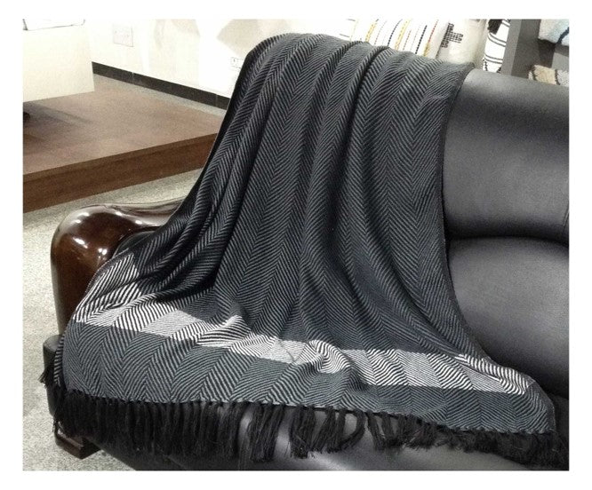 Pet Polyester Chevron Throw